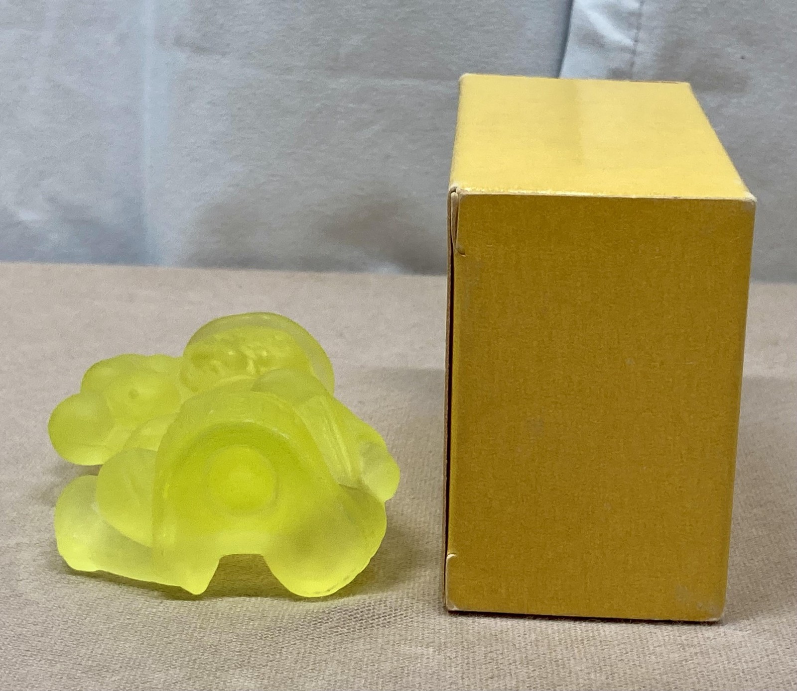 Mosser Glass Jiggs Clown Paperweight Vaseline Uranium Satin Yellow Glow Box Ohio