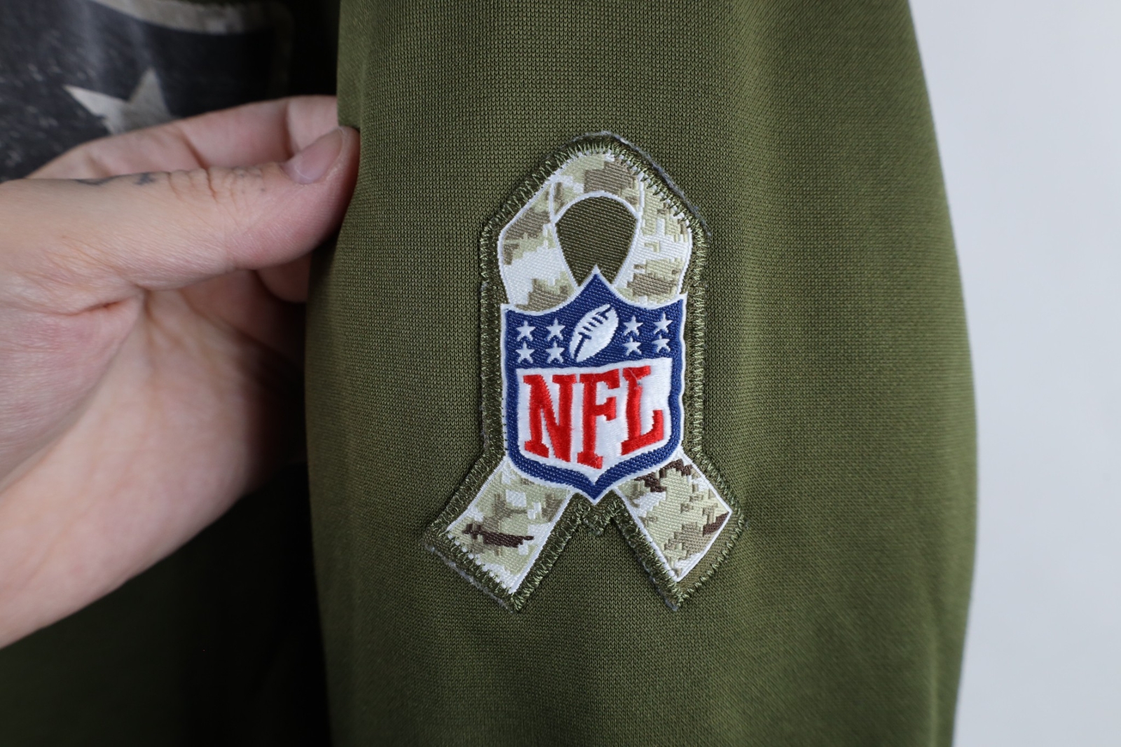 Nike Mens S Distressed Salute To Service New England Patriots Football Hoodie image 4