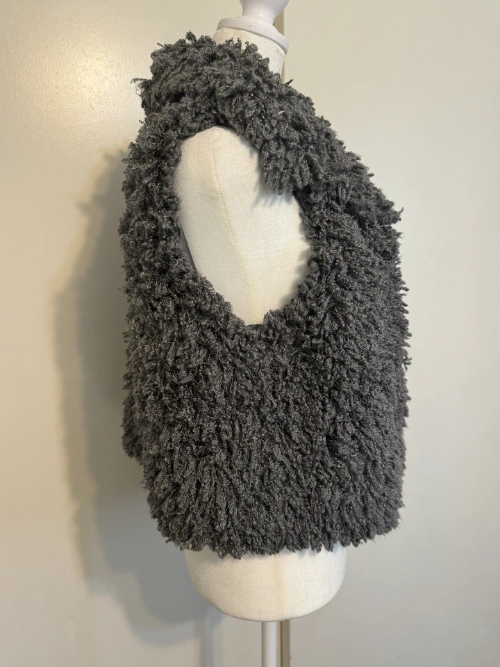 Chaleco de piel sintética peludo Amanda Charles para mujer talla L gris frente abierto ligero Foto 2 de 4