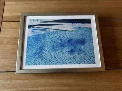 David Hockney Wasser aus dicken & dünnen Linien & zwei hellblauen Waschungen gerahmt  