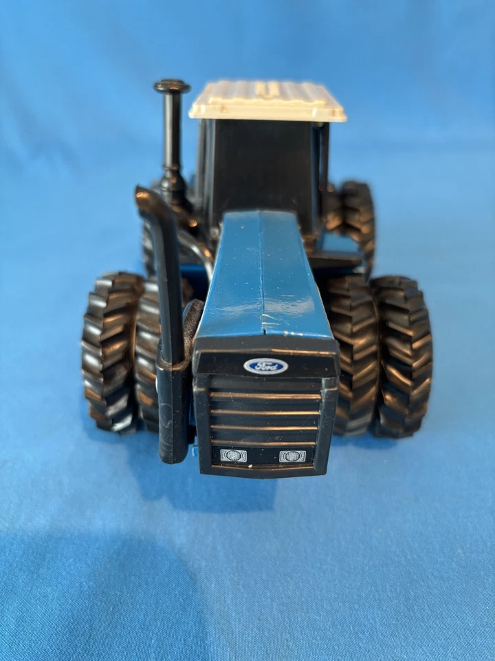 1/32 Vintage Ford 846 Versatile Tractor "1969 Nashville Dealer Meeting" Preowned - Image 4 of 4