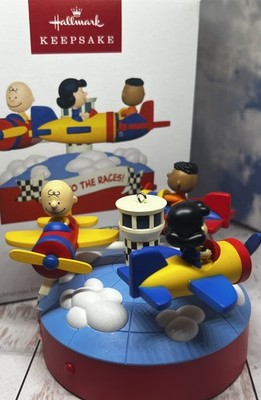 Hallmark Keepsake PEANUTS Gang Off to the Races Plane Motion Ride Charlie Brown