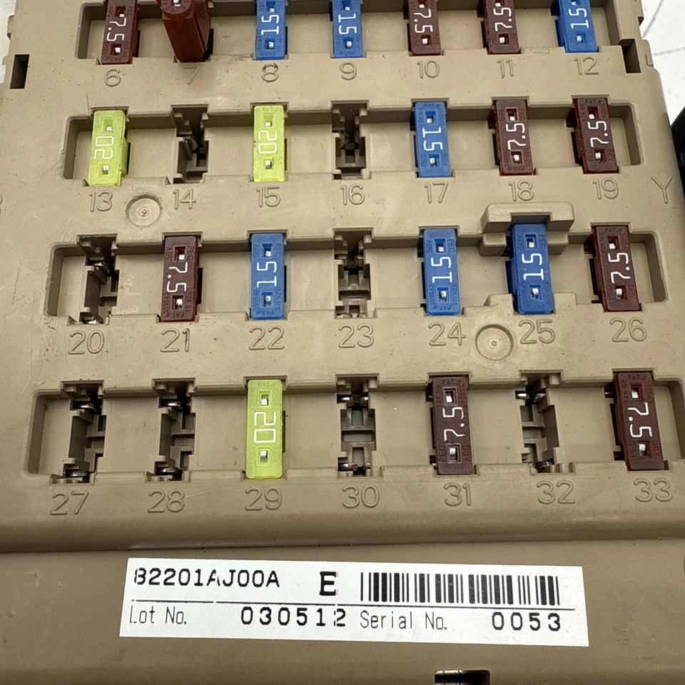 Módulo de unión de relé de fusible Subaru Outback/Legacy 2012 82201aj00a fabricante de equipos originales B4 Foto 4 de 4