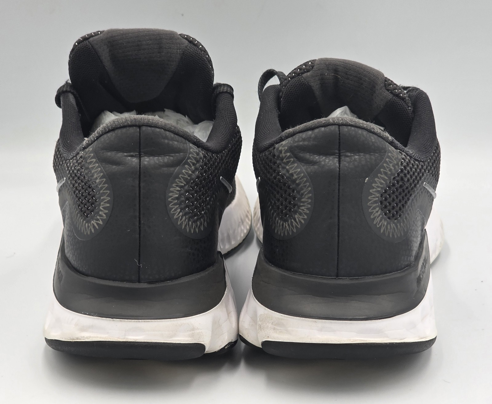 Nike Renew Men’s Size 9.5 Running Black/White Gym Workout Shoes Sneakers  thumbnail 9