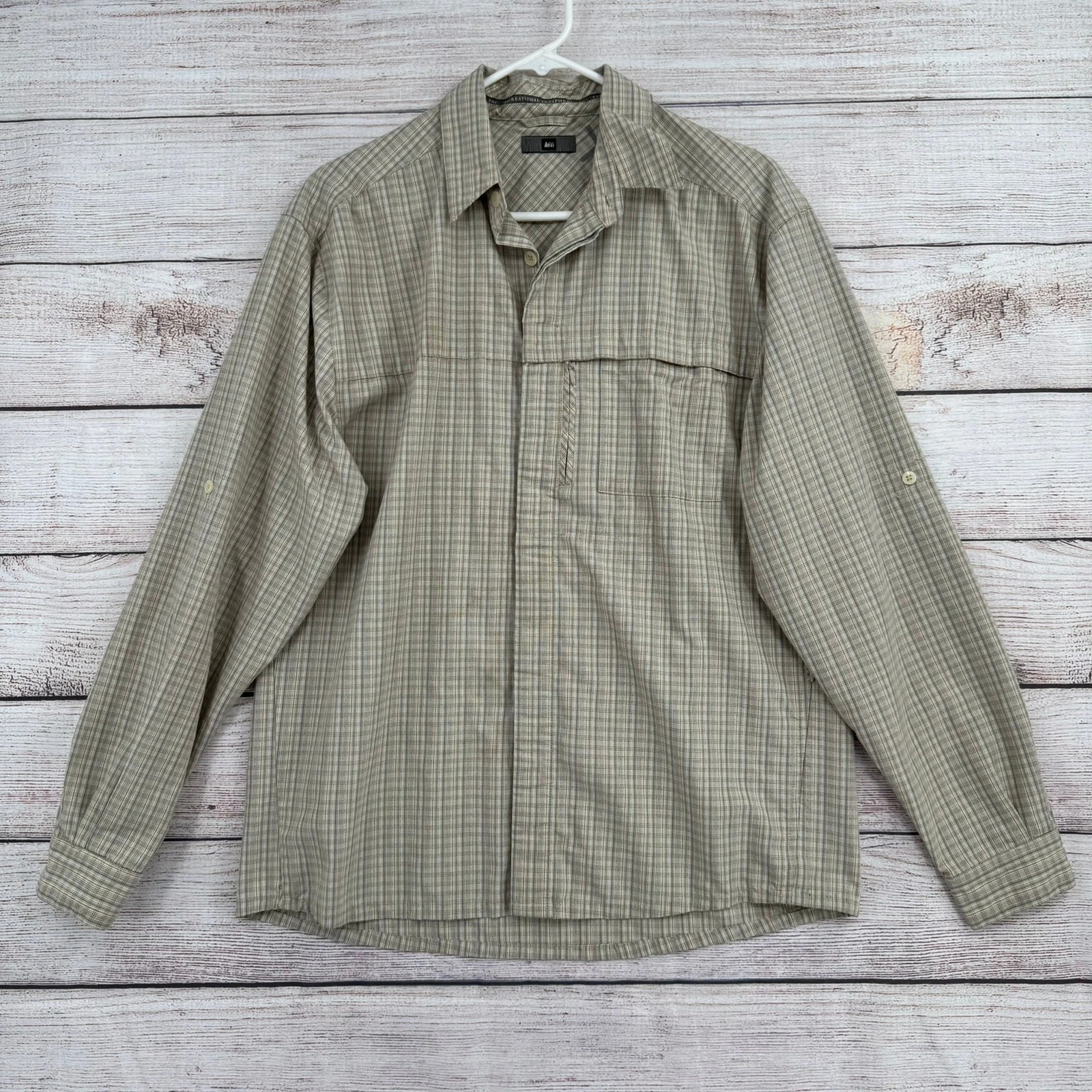 REI UPF 50+Plad Outdoor Hiking Shirt Mens Small Beige 2 Zip Pockets