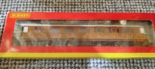 Hornby R4171A LNER 61ft 6 in CORRIDOR 1 Class Coach No.31879, mint