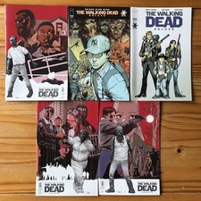 Cover of The Walking Dead Deluxe #1