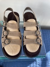 Clarks Springers Sunbeat Women's mushroom suede comfort sandals Size 10 Wide EUC
