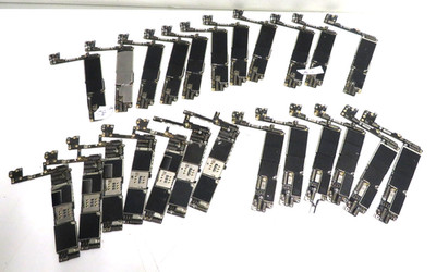 LOT OF 24  iPhone SE-2020, 8, 8+, 7,6 Motherboard Unknow Specs  *FOR PARTS ONLY*