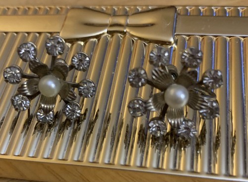 Vintage. Screw On Clear Rhinestones And White Pearl Earrings - Picture 3 of 11
