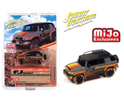 Johnny Lightning 1:64 - 2007 Toyota FJ Cruiser Custom – Grey Muddy