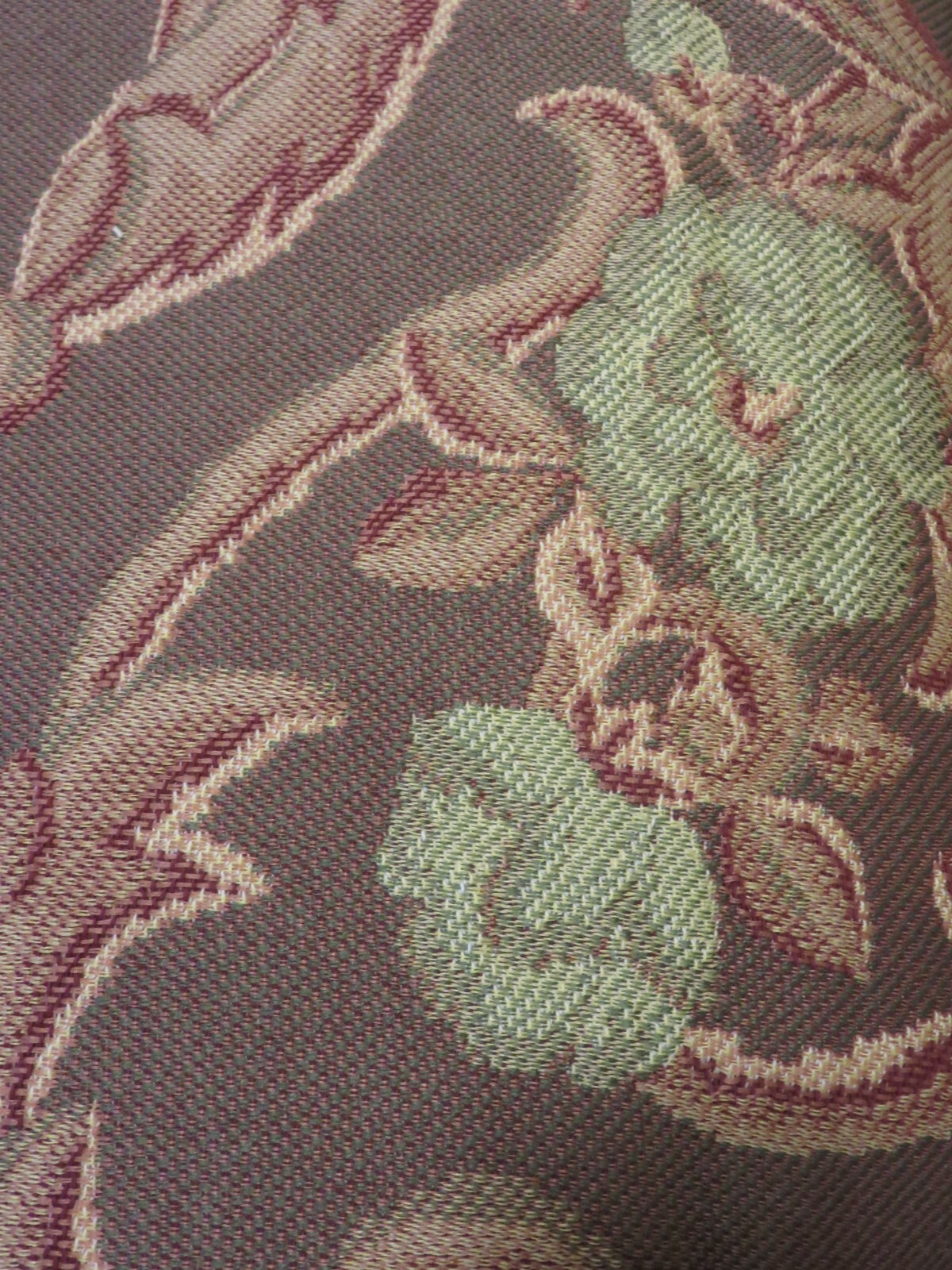 DOMESTICATIONS HOME FASHIONS MACHINE EMBROIDERED QUEEN QUILT MADE IN