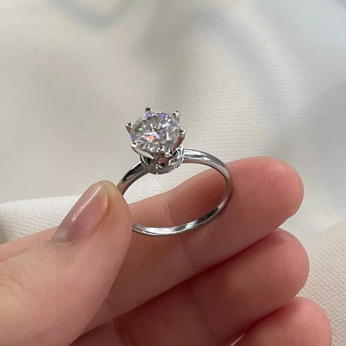 2 Carat Moissanite 8 mm 6 Claws Engagement Ring 925 Sterling Silver
