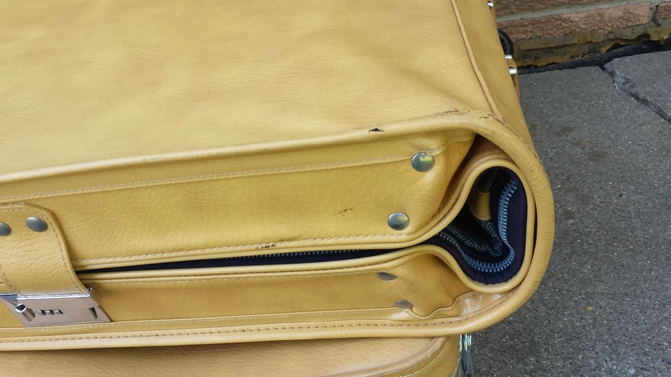 Vtg VENTURA Suitcase & Garment Bag Mustard Tan Locking Luggage Set Tweed & Vinyl - Image 3 of 4
