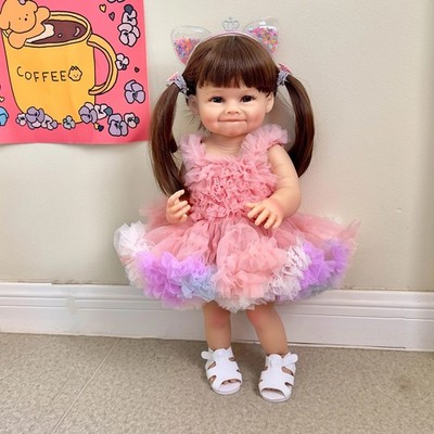 55 CM Reborn Kleinkind Puppe mit rosa Kleid Ganzkörper weiches Silikon Raya lebensecht S