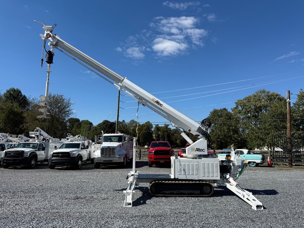 2012 Altec DB37 Altec Digger Derrick 30' Crane Winch Auger Track ...