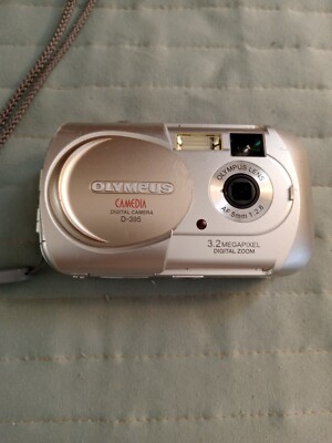 OLYMPUS D-395 DIGITAL ZOOM CAMERA 3.2 MEGAPIXELS AF 5MM 1:2.8 LENS
