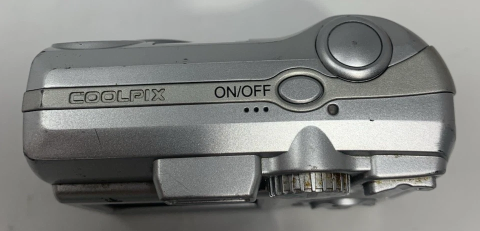 Nikon COOLPIX E4600 4mp 3x zoom Digital Silver Camera NO BATTERY Fair - Image 3 of 4