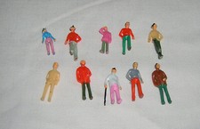 LOTTO DI 10 PERSONAGGI SCALA H0