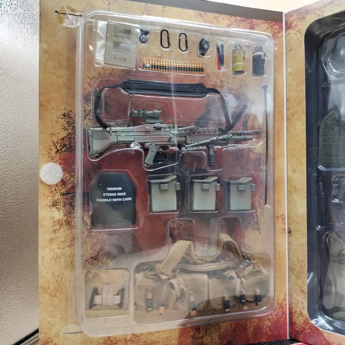 Hot Toys 1/6 U.S. NSW Forces Desert Ops Mk 43 Tiger Stripe