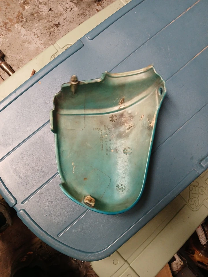 FUNDA LATERAL IZQUIERDA HONDA HALK AZUL 400 OEM Foto 2 de 4