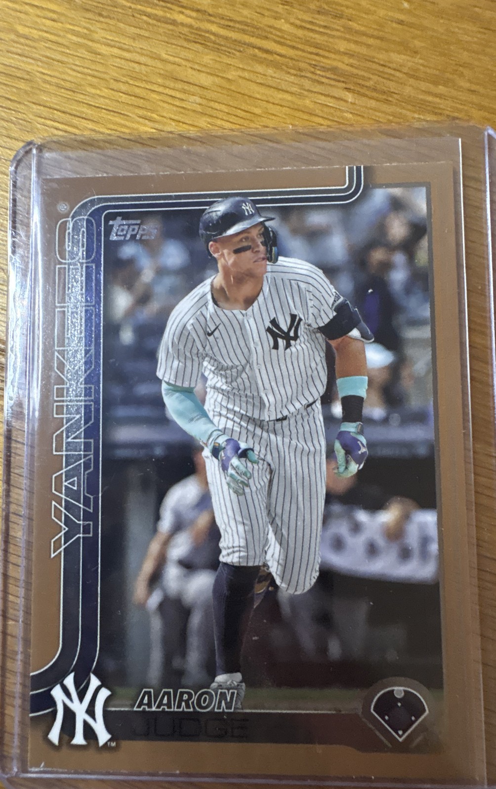 2025 Topps Series 1  Aaron Judge #300 Gold /2025 Yankees