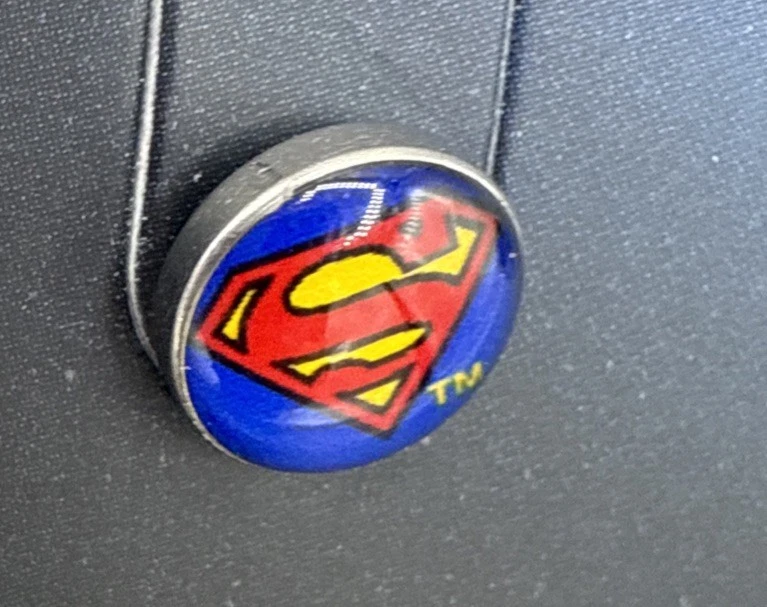 PENDIENTES DE POSTE DE ACERO INOXIDABLE SUPERMAN 8mm DC Super Hero Comic NUEVO Par de Tachuelas Foto 2 de 4