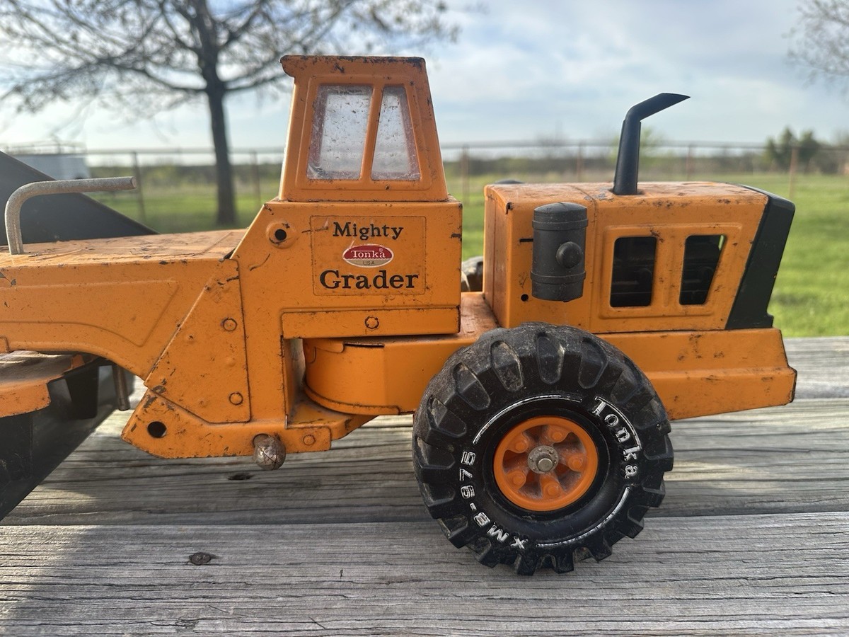 Vintage 1970s Mighty Tonka Road Grader Diesel XMB-975 Orange