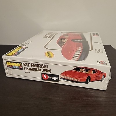 SEALED Burago Die-Cast Metal Kit 1:18 Red Ferrari Testarossa (1984