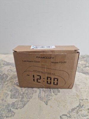 FAMICOZY Einfach zu bedienen Digitaler Wecker, klein kompakt, automatisch dimmbar bei 