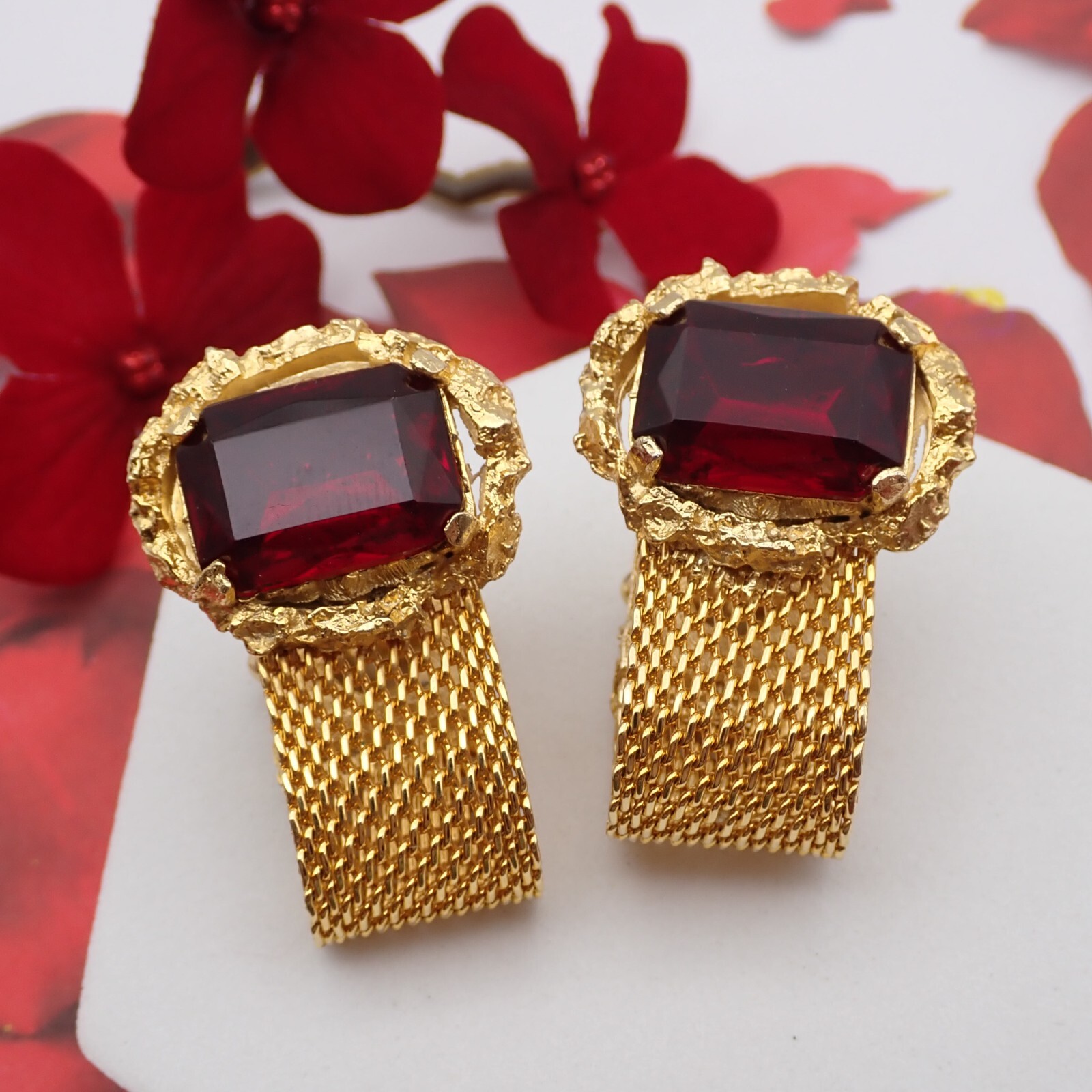 Vtg Red Rectangular Rhinestone Gold Tone Nugget S… - image 1