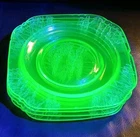 4 Vintage Green Uranium / Vaseline Sylvan Federal Glass "Parrot" 6” Plates