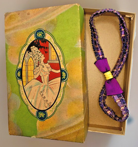 Art Deco Cosmetic or Linen Box with 1920s Flapper Hair Band Enclosed