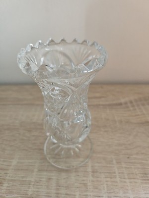 ''KLEINE KRISTALLVASE AUS KRISTAL ZAJECAR''