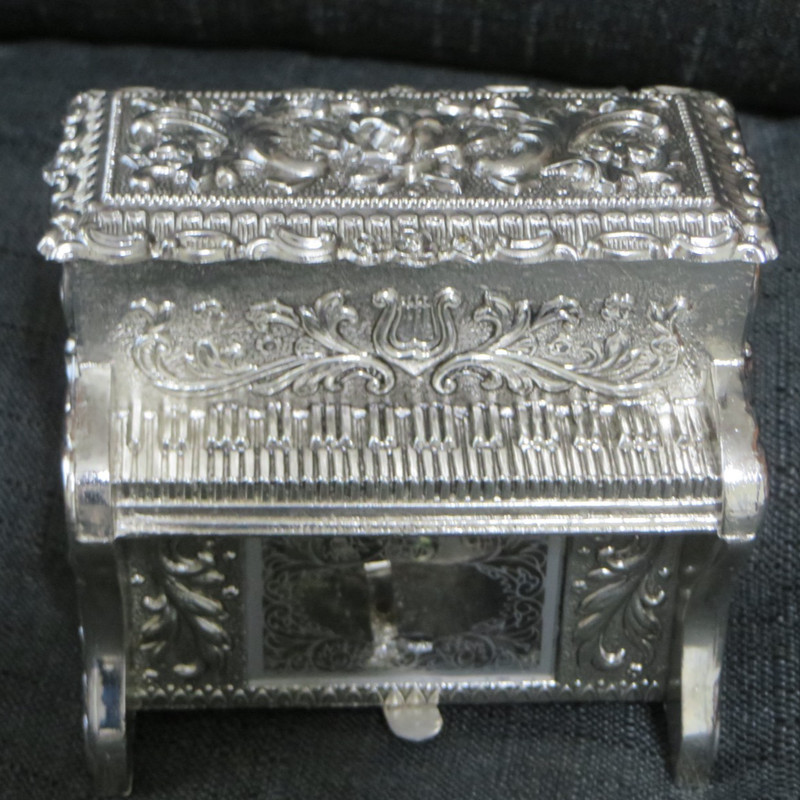 VTG ORNATE MUSICAL PIANO/TRINKET BOX SILVER COLOR JAPAN 3 1/2" TALL X 4" WIDE