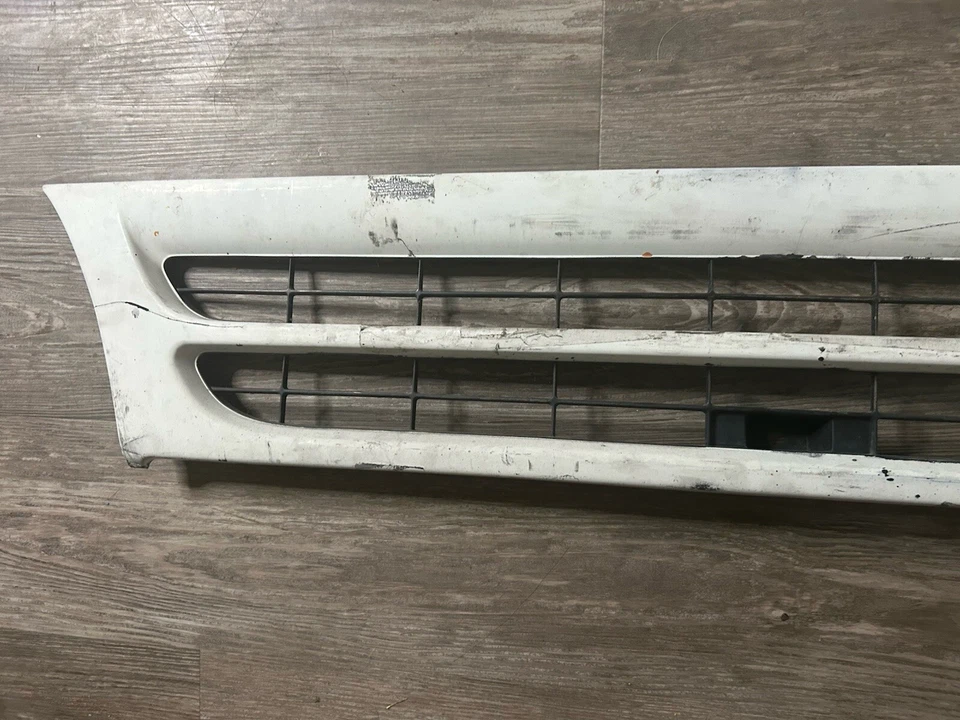 Parrilla delantera Isuzu Npr 1995 plástico OEM (leer descripción) Foto 4 de 4