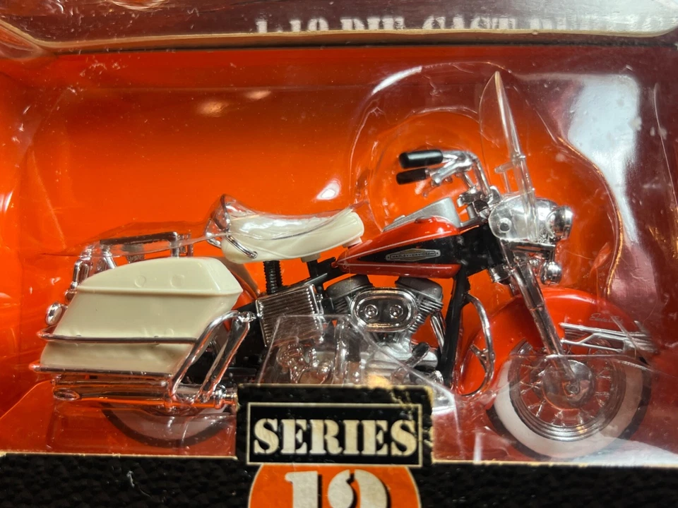 Vintage 2003 Maisto™ Harley-Davidson™ 1968 FLH Electra Glide Series 12   1:18 - Image 2 of 4