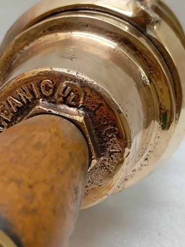 VINTAGE OCEANIC BRONZE HAND LAMP WITH WOODEN HAND - Picture 6 of 8