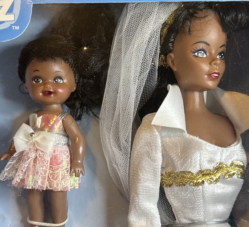 Juego de muñecas de moda afroamericana Target Kool Toyz 1999 vintage sellado - Imagen 2 de 4