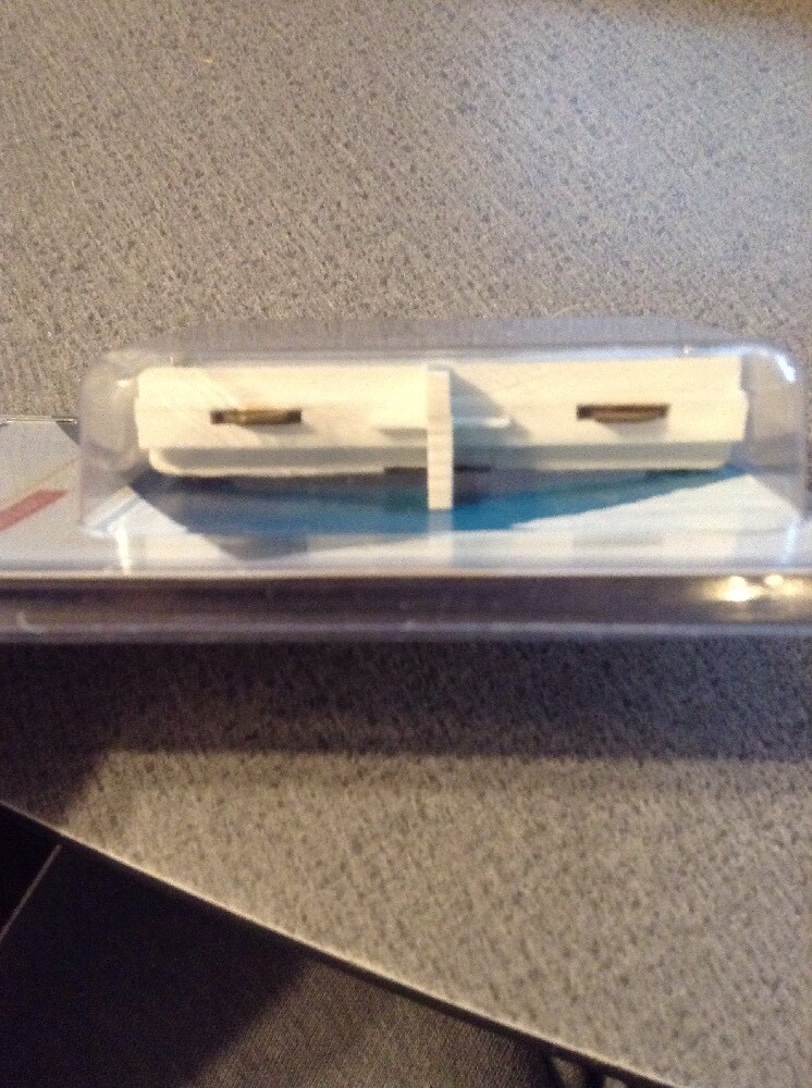 NEW EDISON TRACK LIGHTING SYSTEM E9104 MINI CONNECTOR 120V, 60Hz, 20A 