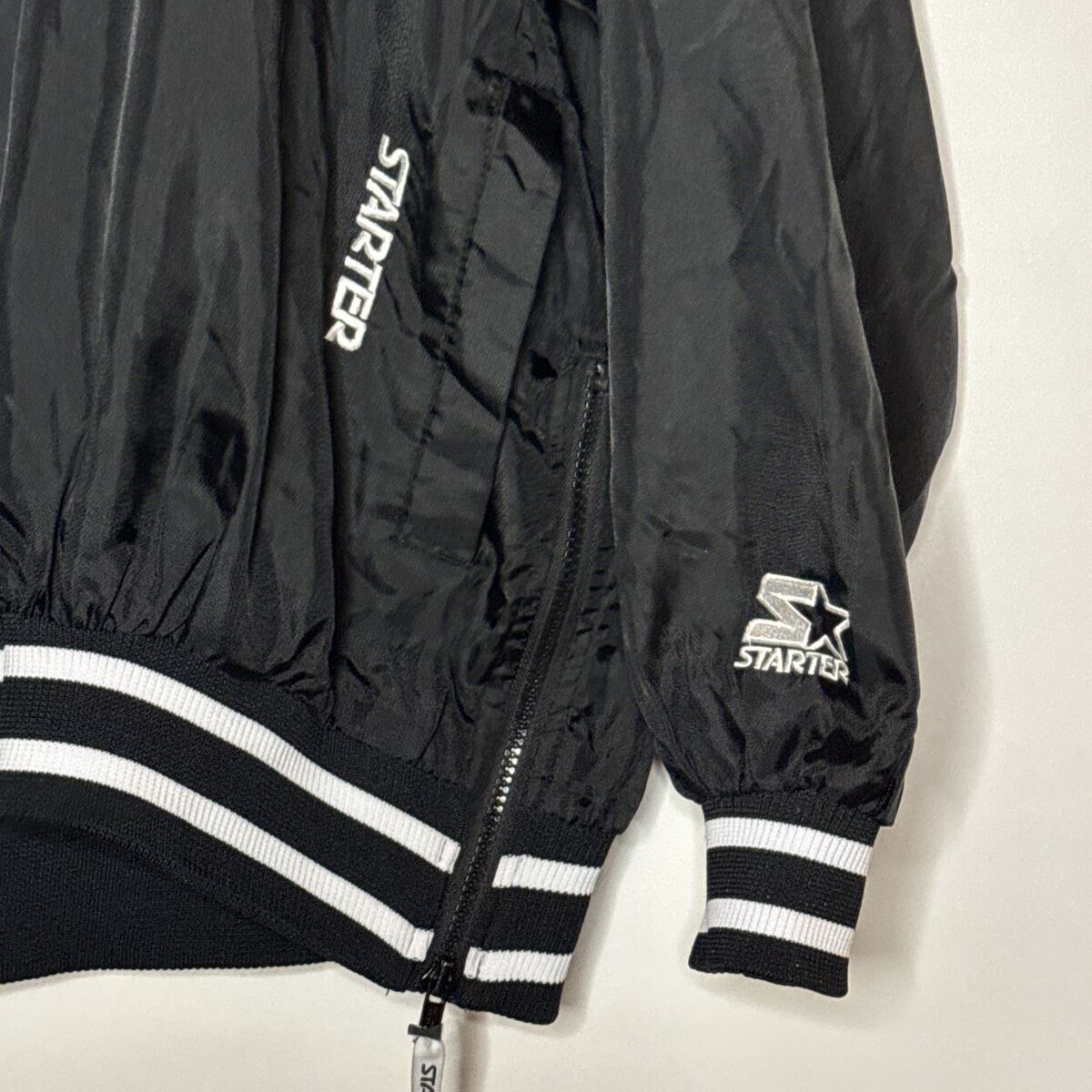 Vintage Starter Pullover Jacket. XL, Black And Waterproof Vintage Starter Pullover Jacket. XL, Black And Waterproof