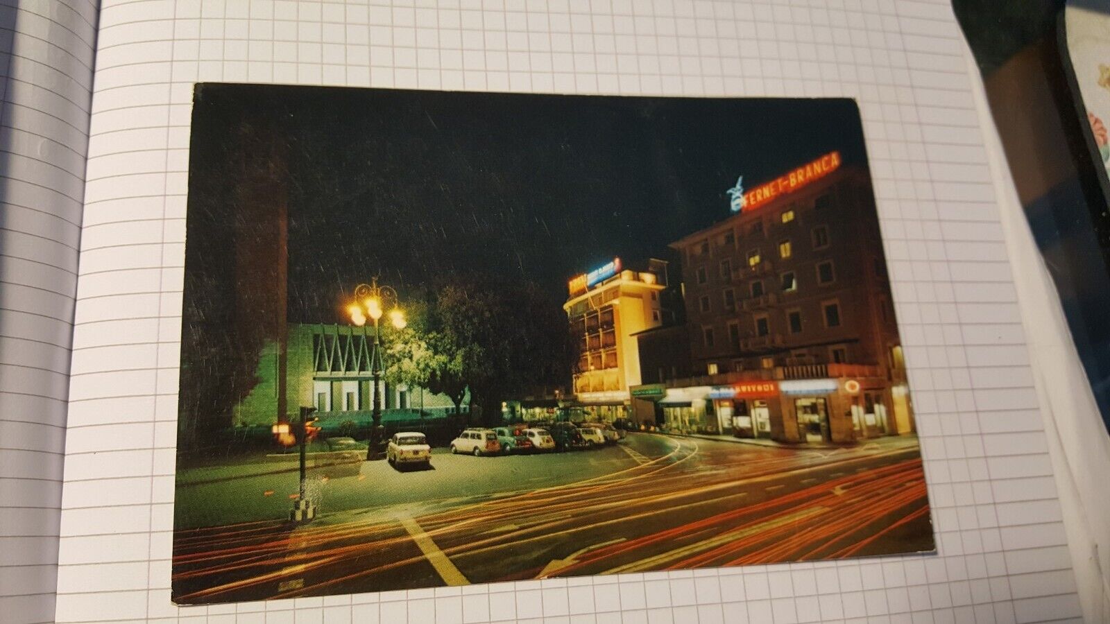 Foto 1 di 2