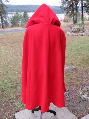 Vintage Holiday Red Hooded Cape OOAK Beautifully Handmade Excellent Condition - Picture 5 of 10