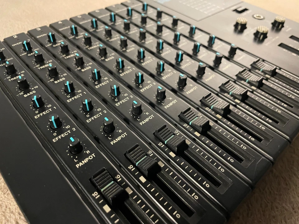 Analog Stereo Mixer Boss BX-8 - Immagine 2 di 3