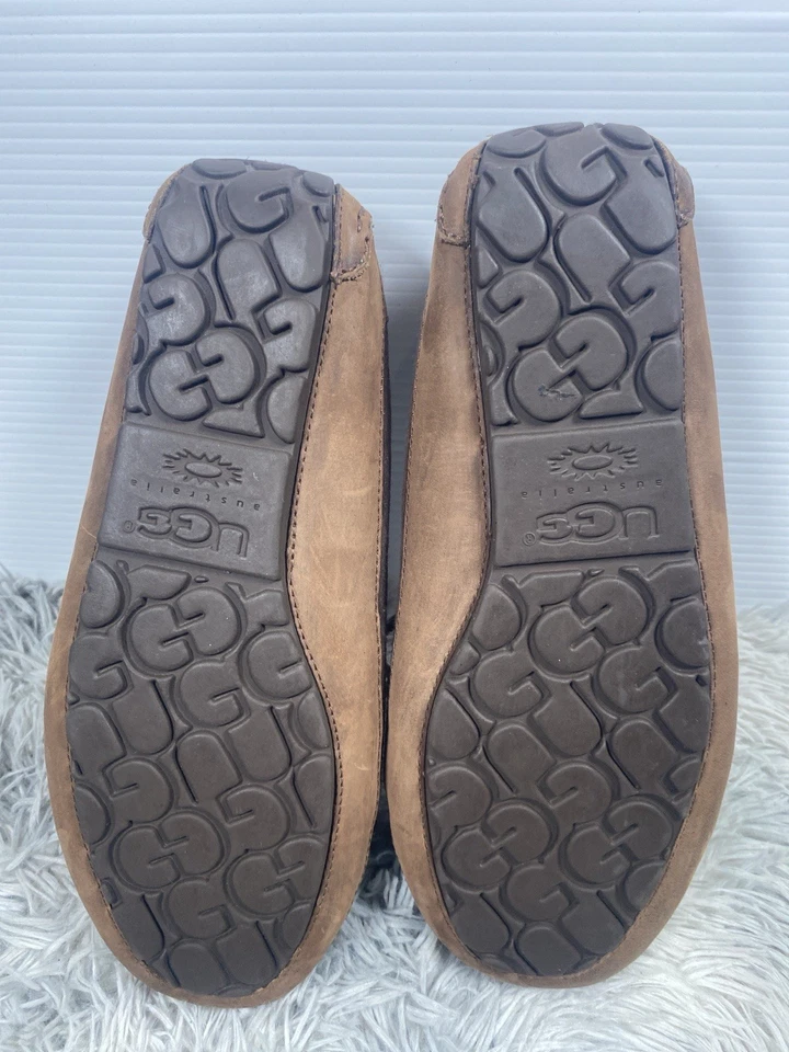 Zapatillas mocasín UGG de gamuza de piel de oveja para hombre marrón talla 8 suela de goma forrada en lana Foto 3 de 4