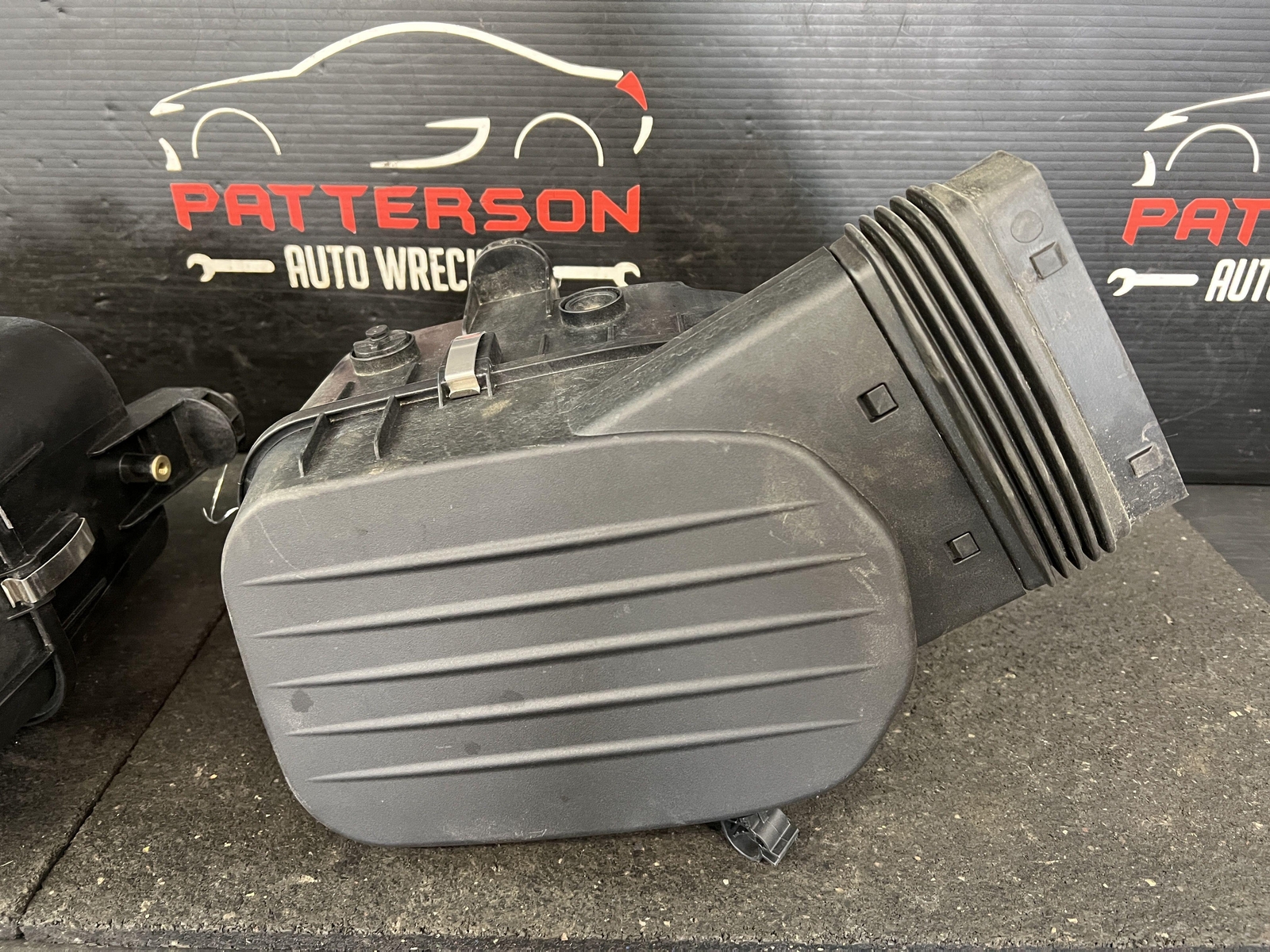 14-21 MASERATI GHIBLI 3.0L LEFT & RIGHT AIR INTAKE CLEANER FILTER BOX