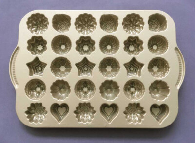 NORDIC WARE USA ''BUNDT TEACAKE & CANDIES PAN'', 2.5-CUP, .59L CAST ALUMINUM NWOB