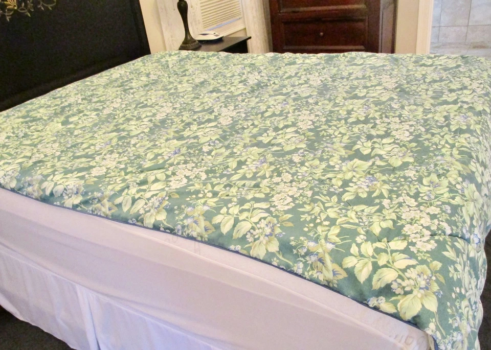 Laura Ashley Bramble Berry twin comforter bedspread 85" x 63" reversible flaws - Image 3 of 4