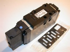 UP TO 4 NEW SMC AIR SOLENOID VALVE VSS8-6-FG-1Z 120V