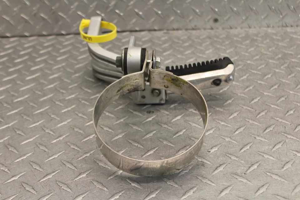 Suzuki RF900R 1995 reposapiés delantero izquierdo clavija paso Foto 3 de 4